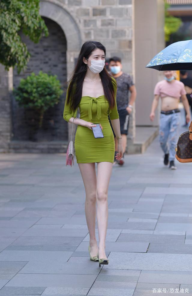 绿色|小姐姐的绿色短裙,穿出了夏日的清新