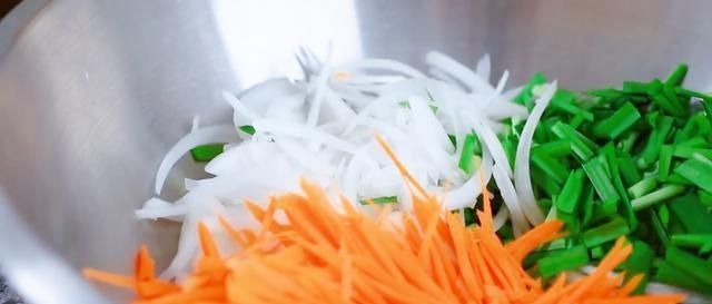 用黄瓜做道小酱菜,开胃下饭,酸脆爽口,配粥喝最棒