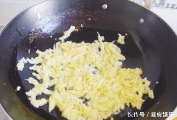 用这菜包包子,花不了几块钱,比纯肉的还好吃,隔几天就要蒸一锅