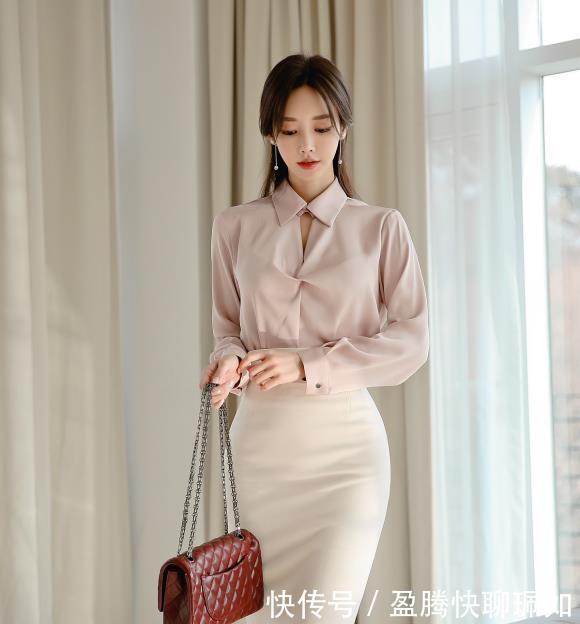 孙允珠白色高腰包臀裙,凸显优雅成熟气质