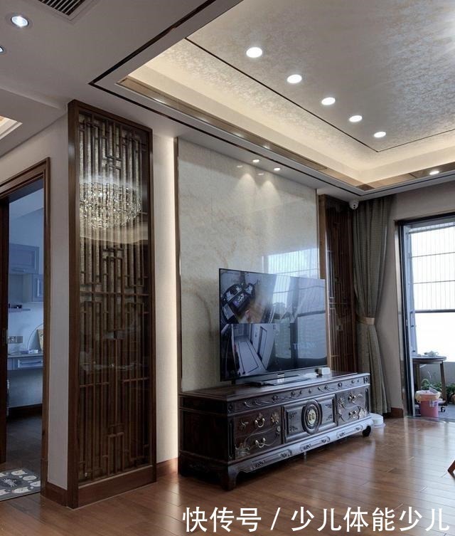 红木|土豪砸下千万,打造第一红木豪宅,一眼看过去都是人民币!