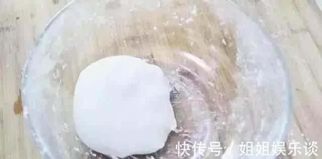 红糖水|糯米粉最好吃的做法,开水一烫,大刀一切,全家人都有爱吃
