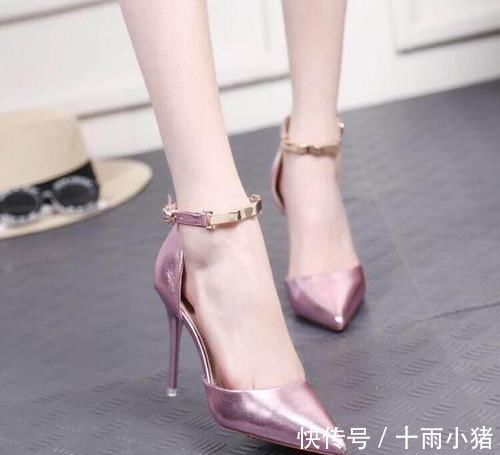 女性|这双高跟凉鞋性感迷人，彰显女性独特魅力
