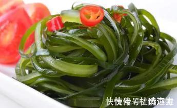 牛奶|常喝牛奶查出骨质疏松？医生提醒：想要骨头好，2种食物劝你少吃