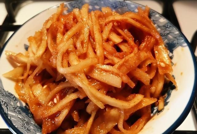 喜欢|腌芥菜时,别只会放盐,多加3招,芥菜丝脆爽入味,比辣白菜好吃