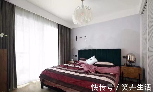 电视|头一次见这样的客厅，电视墙高1.5米，沙发墙做柜子，漂亮又实用