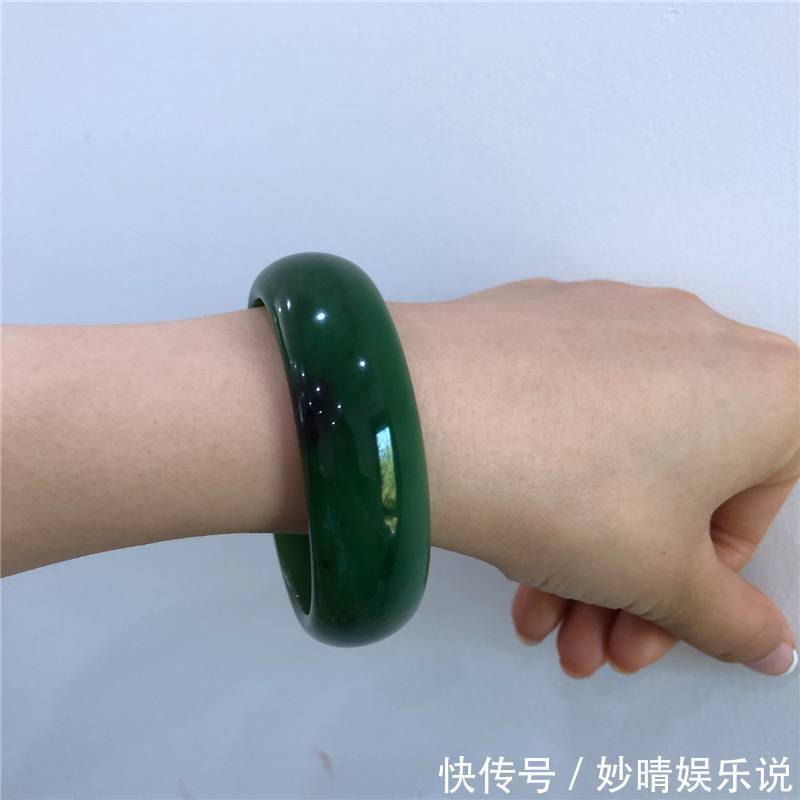 和田玉 最强硬通货!手镯是这么定价的!看完再也不怕买吃亏!