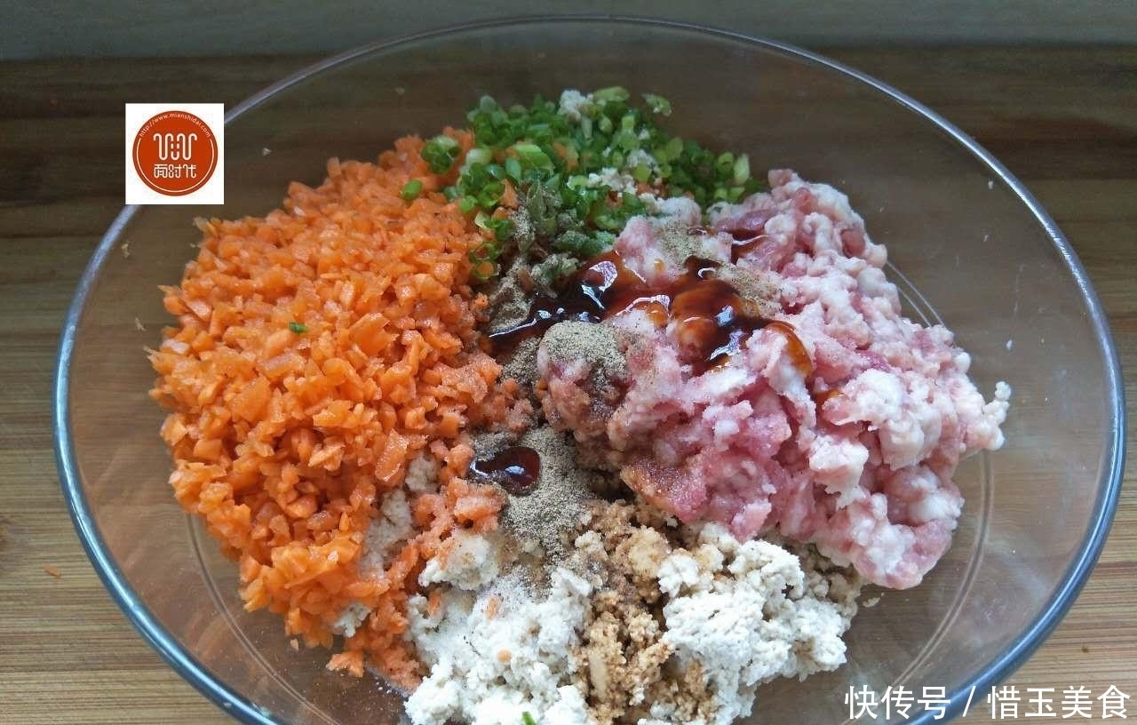 我炸的豆腐丸子香又嫩,怎么吃都不腻,边炸边吃,端上桌都快没了