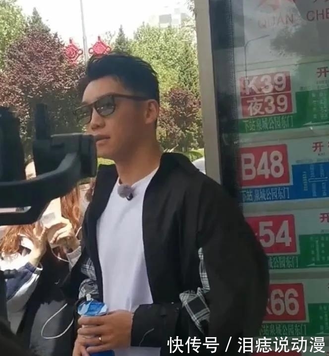 幼苗 郑恺苗苗合体录跑男现场图曝光,女方肤白貌美,郑恺全程追妻被虐