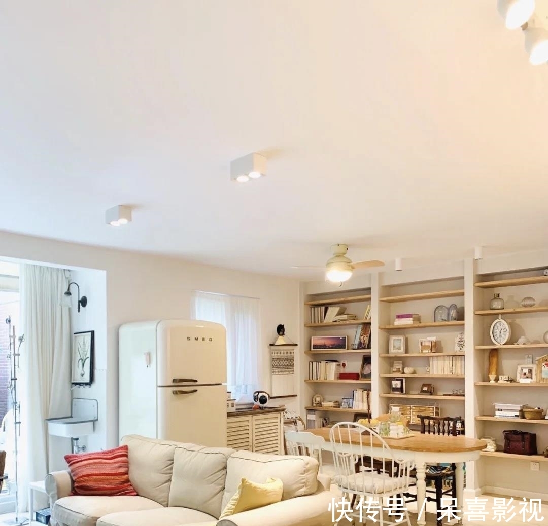 护墙板|参观了这个家,才明白什么叫高雅,全屋大白墙,竞没有一丝的俗气