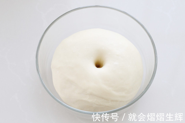 馒头不蒸了,用平底锅就能做,外脆内软奶香浓郁,一口一个真过瘾