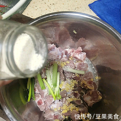 没有什么是糯米排骨解决不了的，如果有那就两份