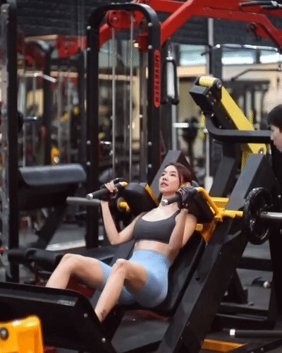 臀部|41岁泰国辣妈,拥有D罩杯腹肌翘臀性感迷人,满满少女感而爆红