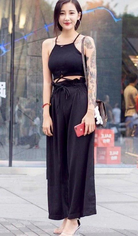 美女模特：搭配一双绑带高跟，气质瞬间变得优雅！