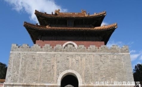 拖出|实拍清朝光绪皇帝陵墓,光绪双脚被拖出棺材,隆裕皇后化作骷髅