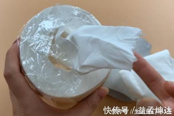 机关|原来抽纸上藏了个“小机关”,只需用手拍一下这里,抽纸自动打开
