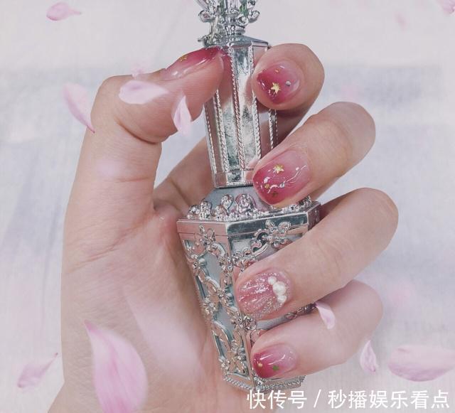 浪漫|浪漫的樱花季到了,赶快来跟女神们,get浪漫的仙女美甲吧