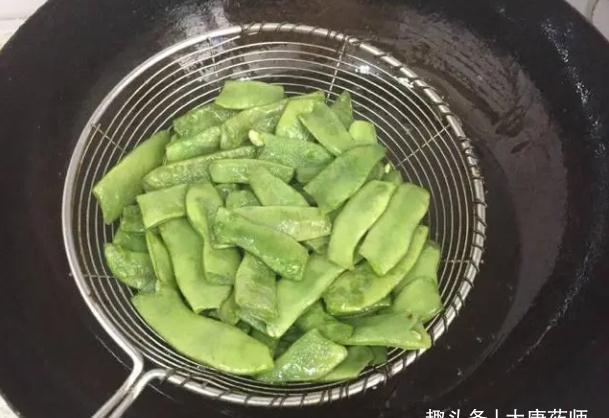 西红柿|蔬菜不是吃的越多越好!6种蔬菜不建议常吃,了解一下,别再吃错