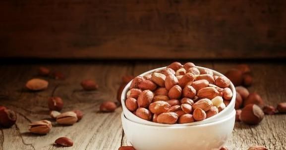 花生米|坚持每天早上吃花生,半月左右,八成会有3个好处“不请自来”