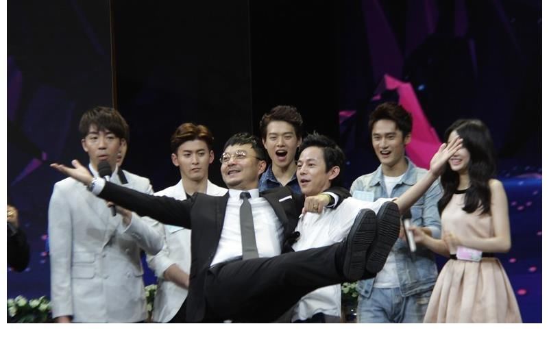 田源|網(wǎng)曝大張偉退出《天天向上》，王一博沒上崗證，只剩汪涵一人主持