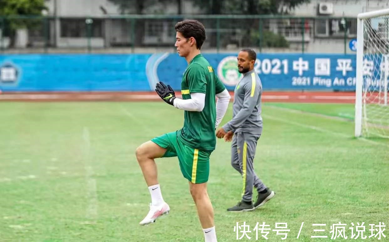 侯永永|中国首位归化球员晒1家4口全家福:爸爸帅,姐姐美,妈妈来自河南