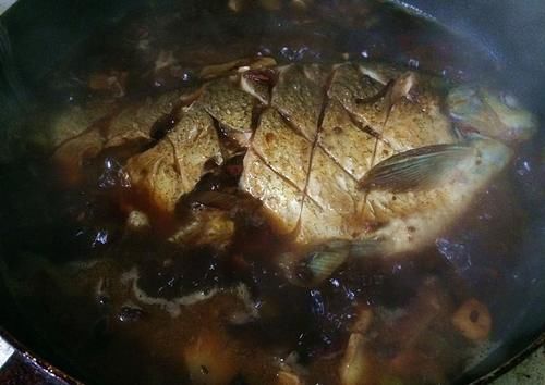 快过年了，来学一道红烧武昌鱼，保证你吃得满意