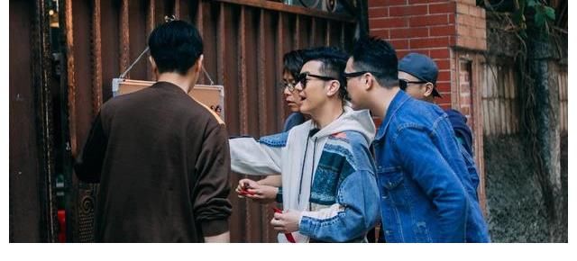 《大湾仔的夜》在最新更新的一期节目中,笑点与亮点有哪些?