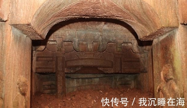 古墓&古墓棺椁上写着“开者即死”,考古工作者冒险打开,诅咒灵验了吗