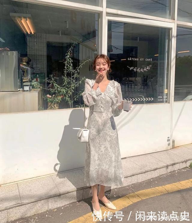 “纯欲裙”也太撩了,今夏连衣裙照着这样穿就很好看!