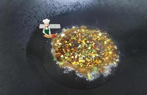  难怪你喝的鸡汤没营养，第一步就错了，不加一滴水，汤又鲜又营养