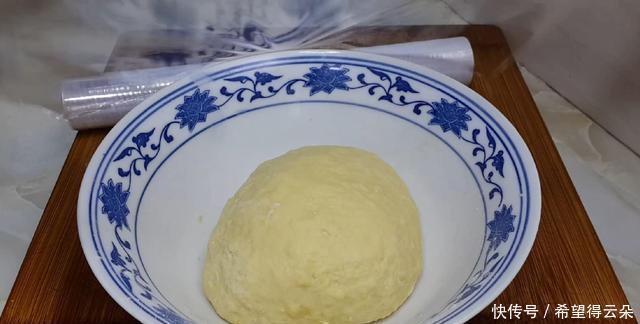 小零食|面粉这样做太神奇了,加3个鸡蛋,个个焦脆香甜,一口一个真过瘾