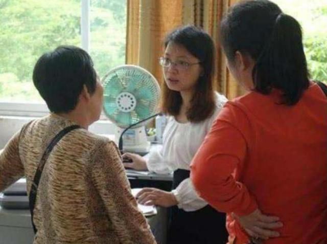 “为啥要让孩子数一万粒米？”宝爸愤怒质问老师，却反遭无情打脸