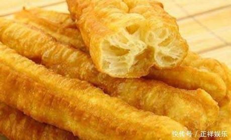 炸油条放酵母就废了!教你这样做,油条蓬松酥脆更好吃