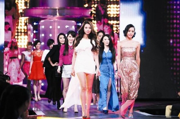 小伙上《非诚勿扰》相亲，24盏灯全灭，孟非笑了：他爸是刘銮雄