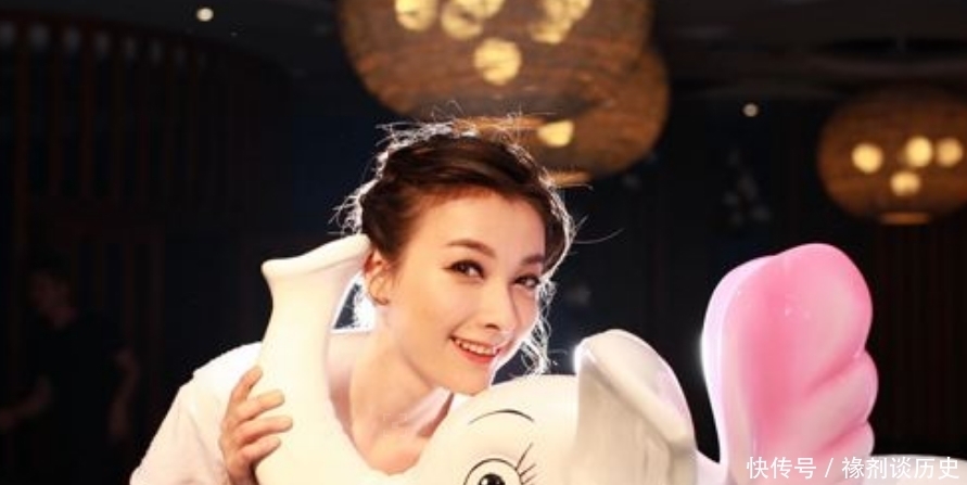 一言不发|密子君去吴昕店,1小时吃20份“菠萝饭”,看见账单一言不发!