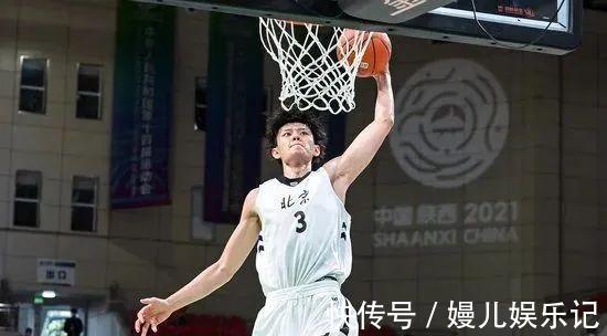 nb第一场就爆！又扣又帽！打崩NBA落选秀！他真是中国男篮的未来