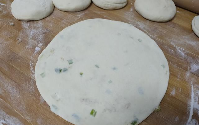 面粉|奶奶用了一辈子的烙饼做法，外焦里软，凉了不硬，比饭店卖的好吃