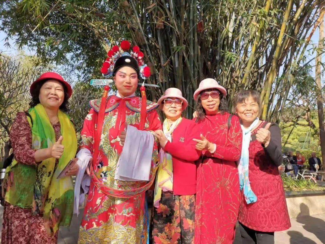 老年|多图+视频来袭！这场精彩快闪在江门多地上演，你遇到了吗？