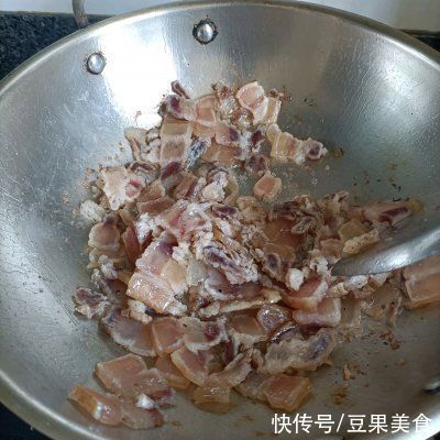  下饭神器～腊肉小炒一上桌，老人宝宝全都笑