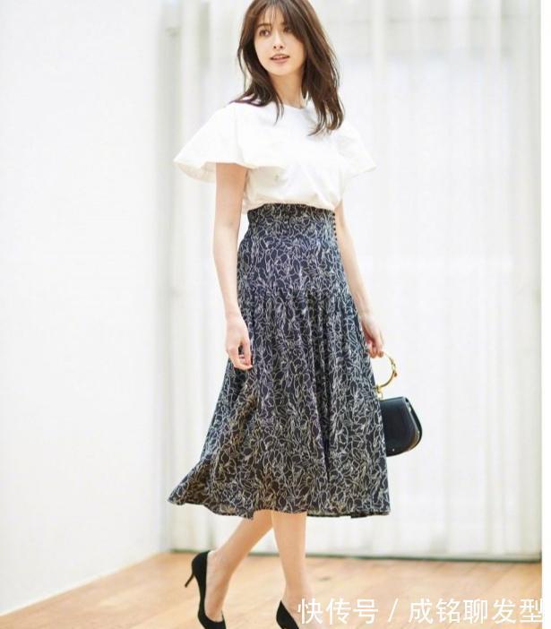 上半身|百穿都不腻的“半身裙”,百搭减龄又洋气,日常搭配必备时尚单品