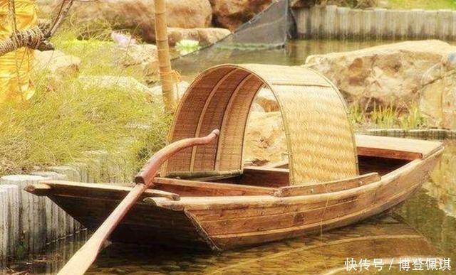  黄金|店客买了一个小妾，走前小妾送他一件衲袍，回家后衲袍里全是黄金