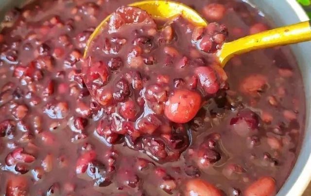 睡前一碗红豆粥！补气又补血！脸色红润有光泽～美味极了