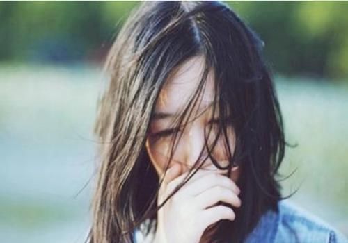 医生|进产房前,产妇悄悄给医生塞“小纸条”,短短四行字让人瞬间落泪