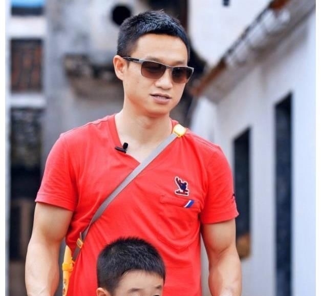 国联|他是《爸爸去哪儿》的杨阳洋,今11岁,腿就和爸爸一样长了!