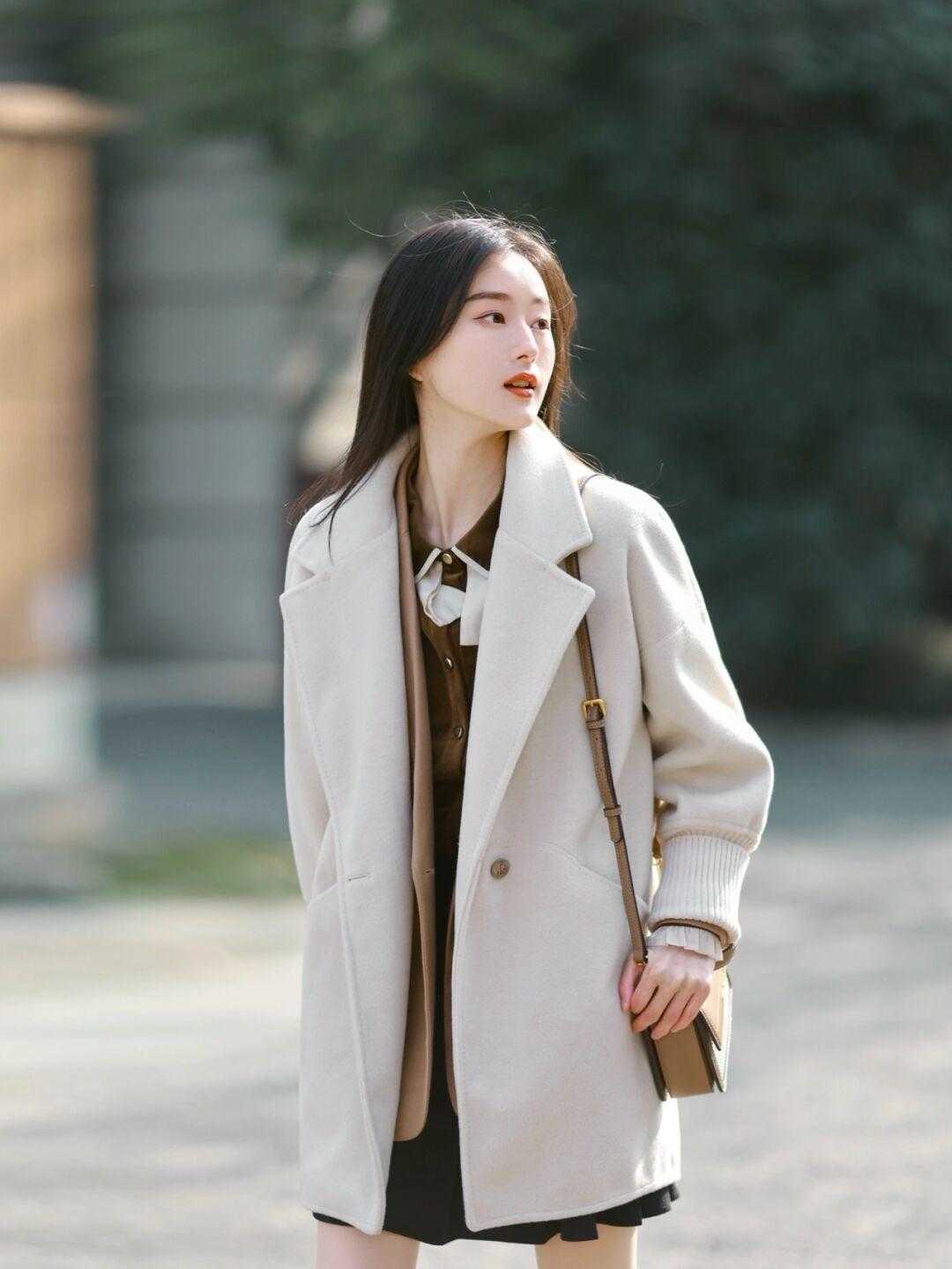 黑丝 出门聚会怎么穿?这四款心机造型,时髦个性又有腔调,咋穿都出彩