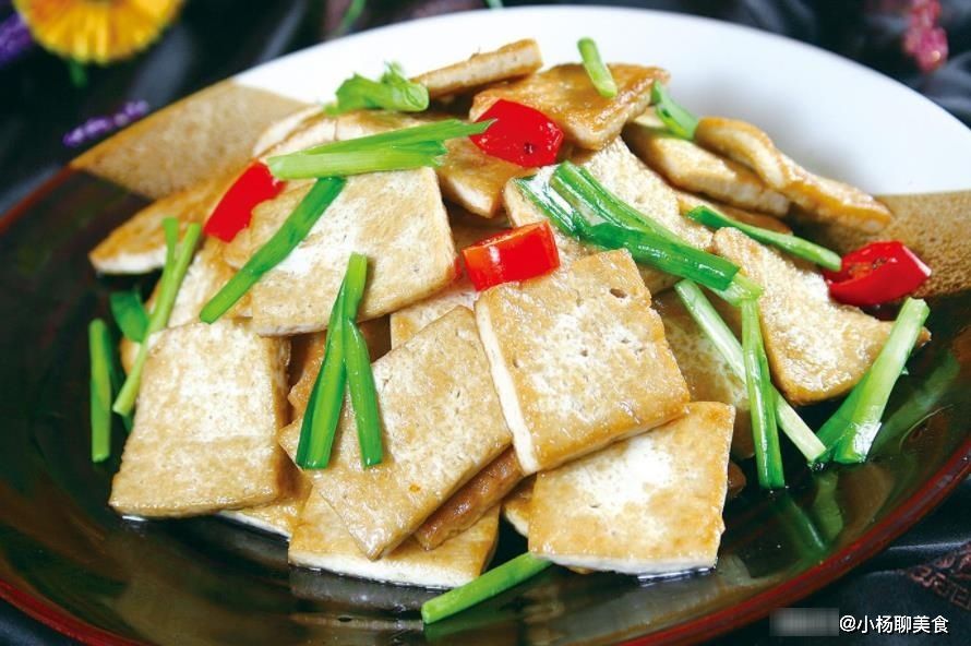 外酥|煎豆腐时，不要直接下锅，多加这一步，豆腐外酥里嫩，还很入味！