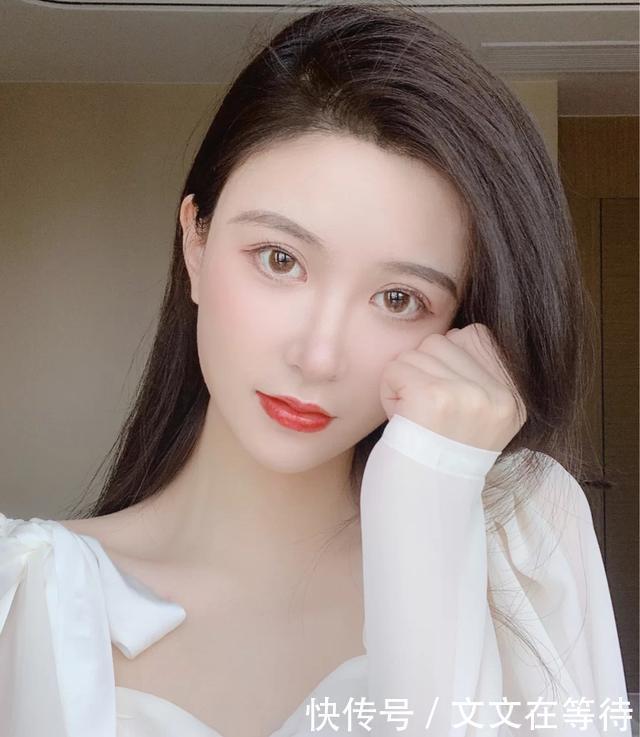 唇峰|别再追求“樱桃小嘴”了,真正高颜值的女生,都是这几种唇形!