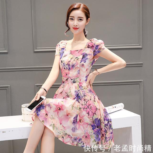 印花为衣服增添更多乐趣,鲜艳的色彩让你充满活力哦