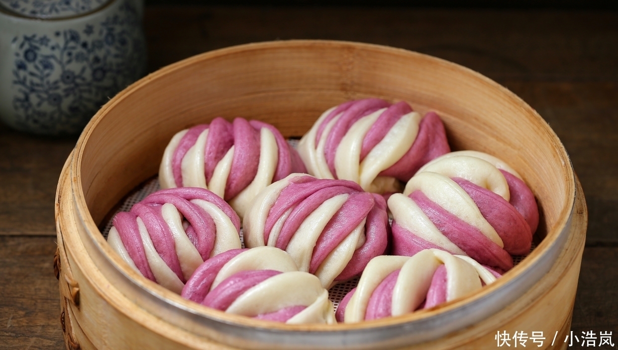 无需任何技巧就能做出双色花卷，层次分明、暄软香甜，漂亮极了！