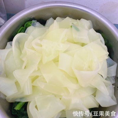 那一碗令人神往的凉拌菠菜